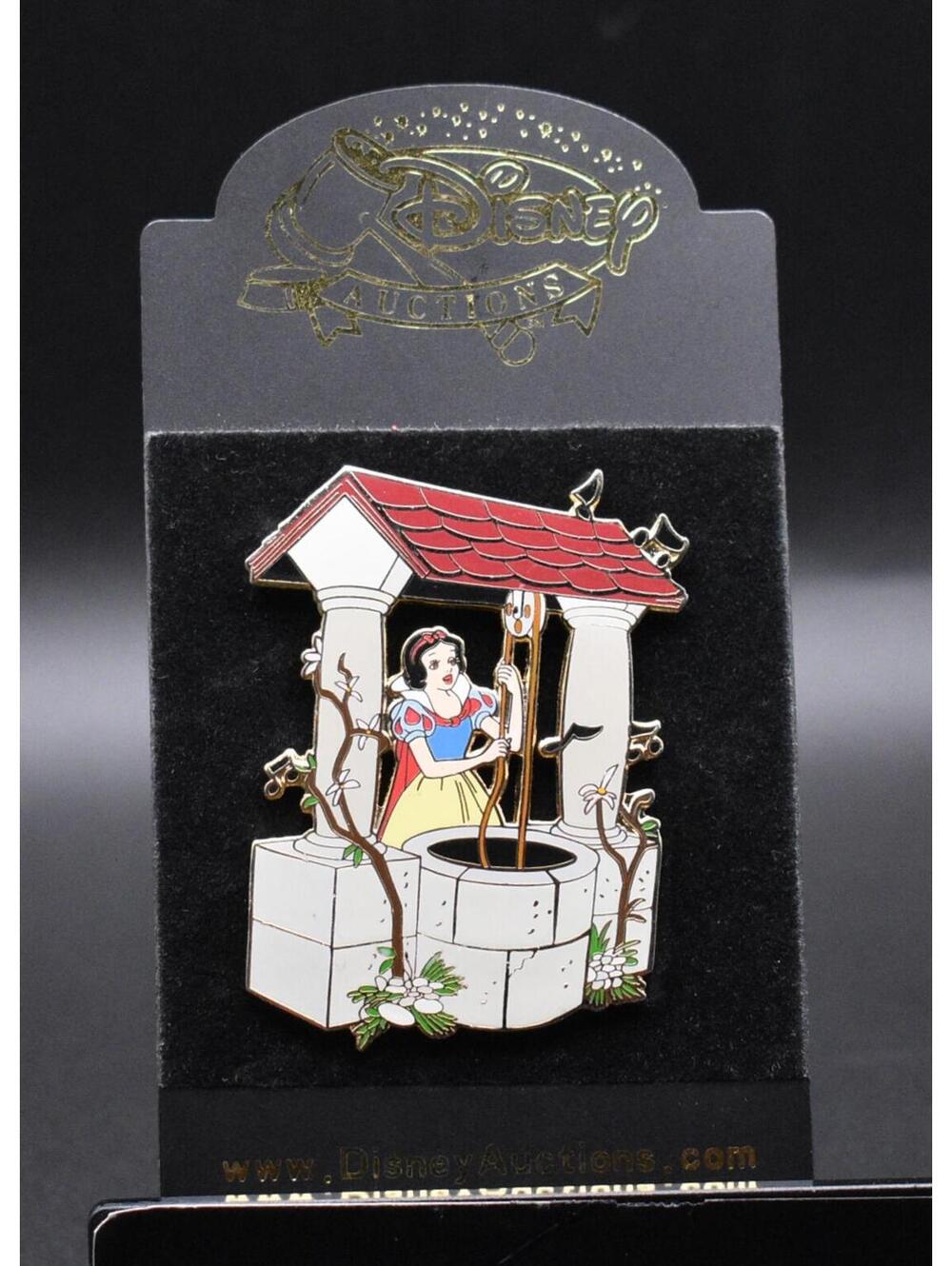 Disney Auctions Snow White Wishing Well LE 250 Pin (C6)